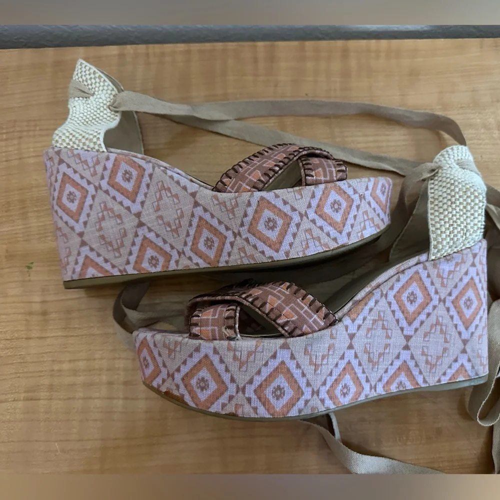 Theodora & Callum Stuart Weitzman Biarritz Pink & Orange Ikat Wedge Sandals -9.5 - Picture 3 of 12